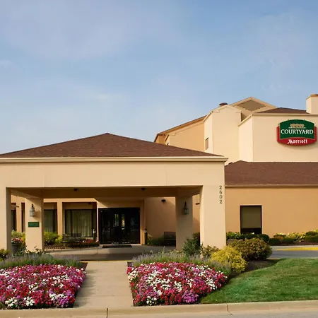 Courtyard By Marriott Indianapolis Airport Hotel